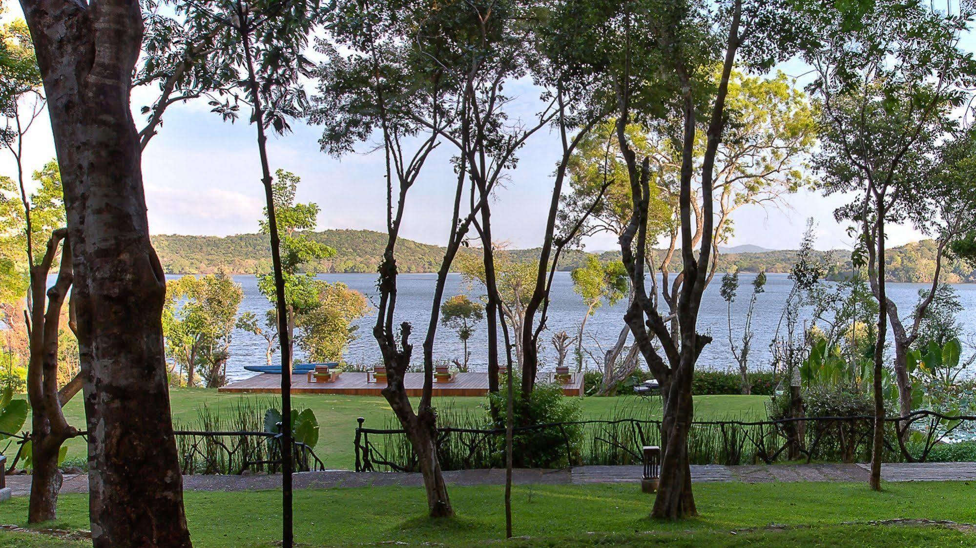 The Deer Park Hotel Giritale Esterno foto